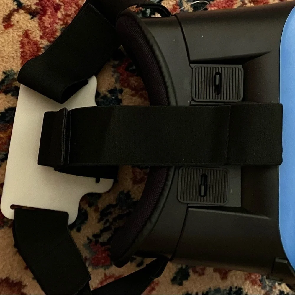 VR Headset By BNEXT Compatible With IPhone And Android Phone Models. Trippy.